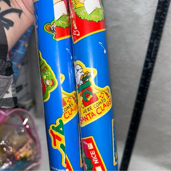 Peanuts 2012 Christmas Gift Wrap 20 sq ft 2 rolls Snoopy Charlie Sally Brown - Picture 12 of 12